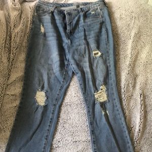 MEDIUM/LIGHT WASH MOM JEANS